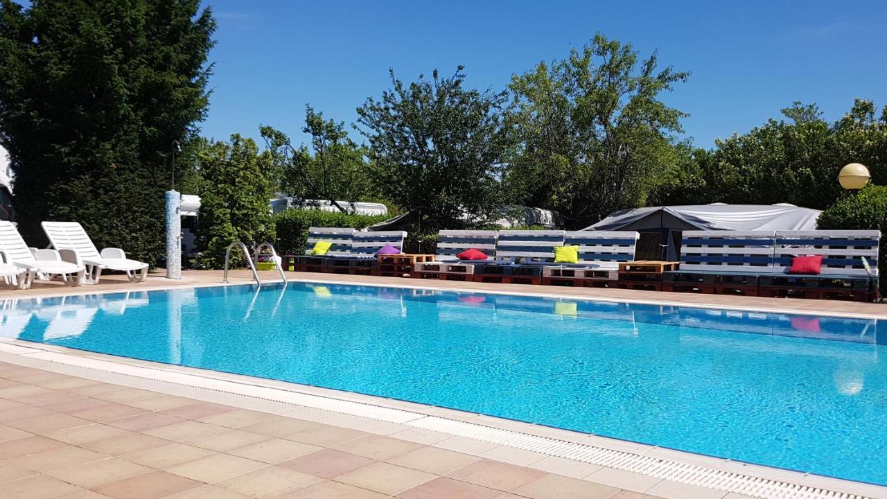 Mandel Fahazak Hotel Paloznak Exterior foto
